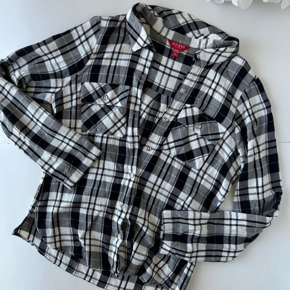 3/$20 Guess Blk / Wht Women Flannel Shirt - Picture 5 of 7